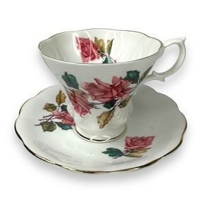 VTG ROYAL ALBERT SWEETHEART ROSES TEACUP & SAUCER BONE CHINA GOLD TRIM SEE DESCR